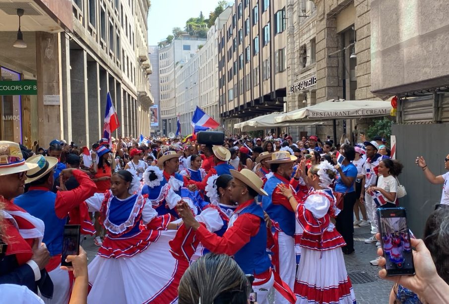 Milano vive histórica Parada Dominicana en Italia 2026