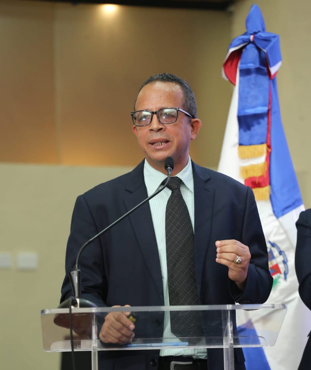 ¿Qué debe hacer Santiago Matías para constituir un partido y participar en las elecciones de 2028?