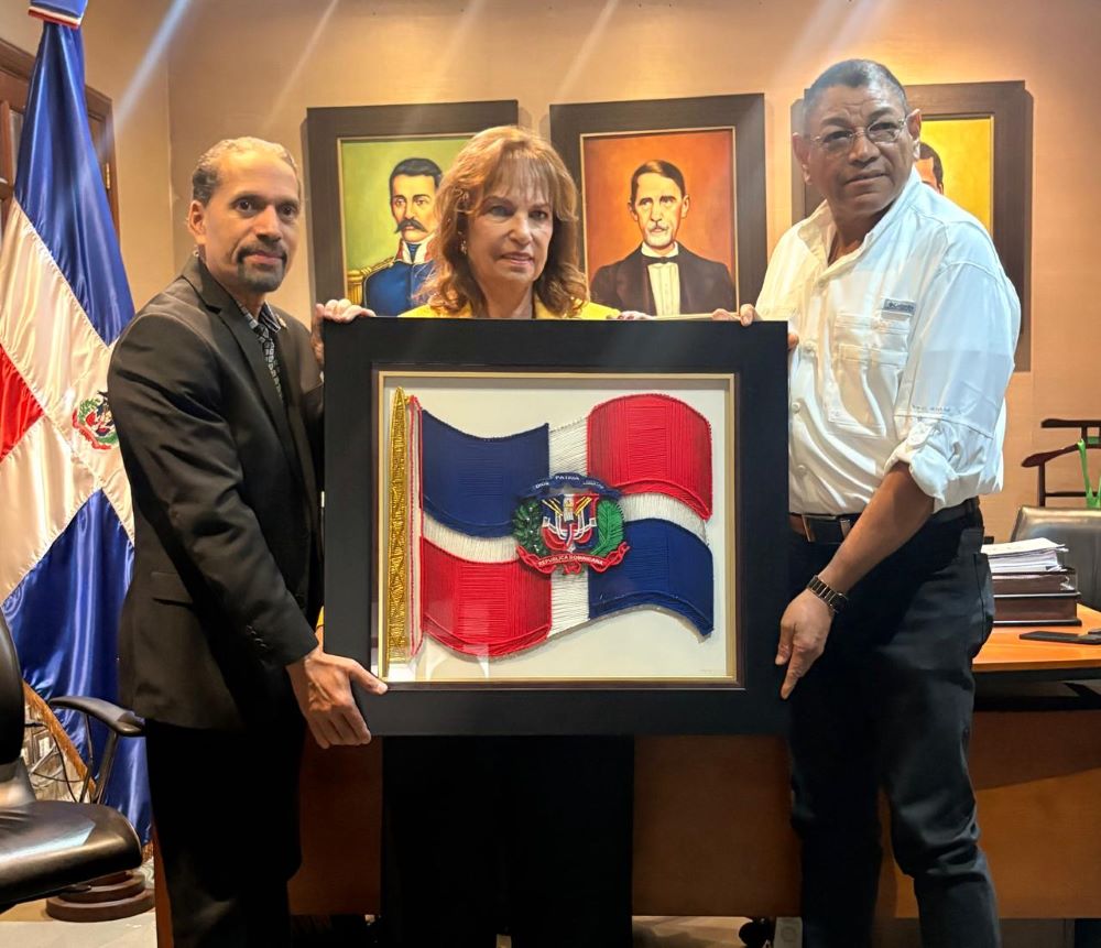 Efemérides Patrias dona al PRD obra de Bosch y símbolos patriosResaltan acto en el marco conmemoración 163 Aniversario Restauración de la República.