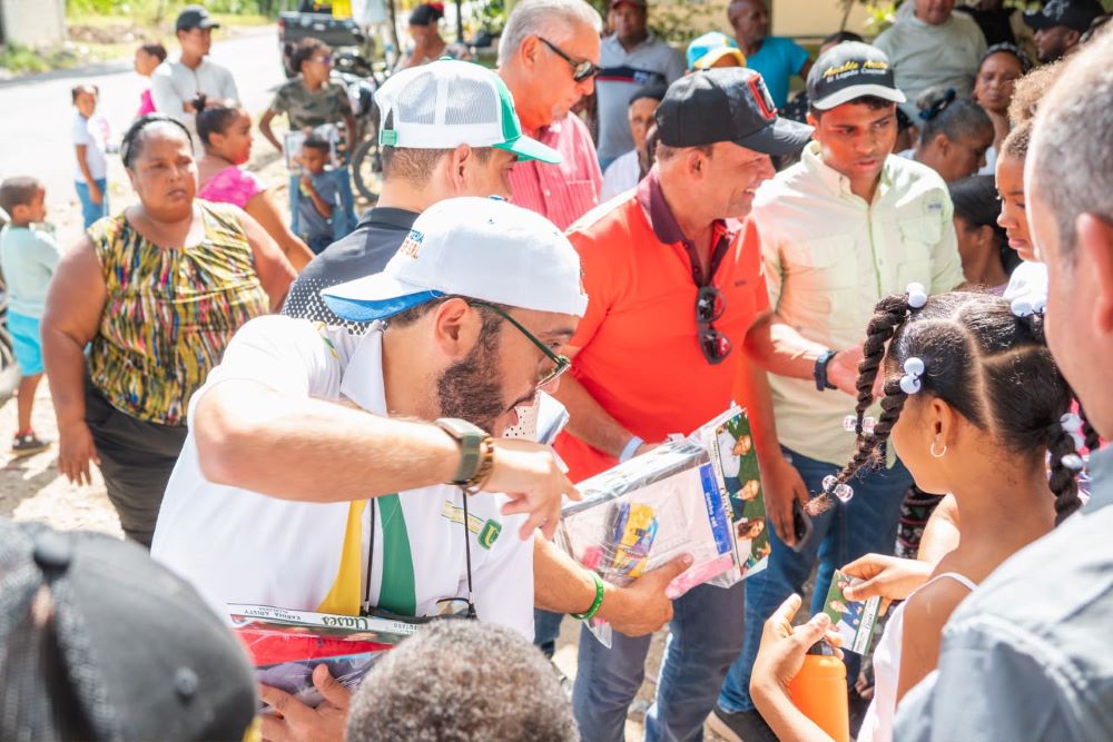 Onavel Aristy se posiciona entre los diputados más activos en el regreso a clases e impacta a más de 5,500 niños en La Altagracia
