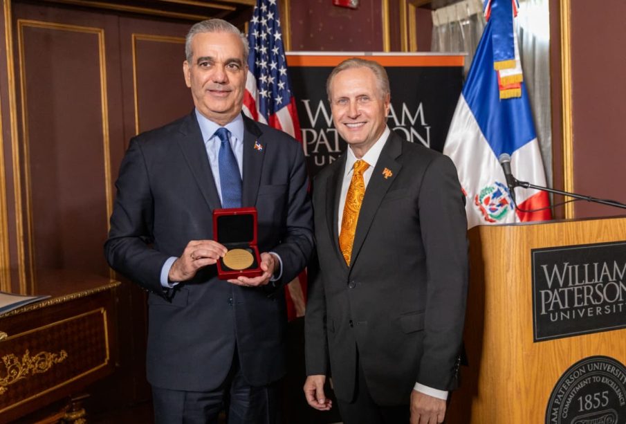 Presidente Abinader recibe la Medalla Presidencial de William Paterson University, el más alto honor otorgado por esa casa de estudios