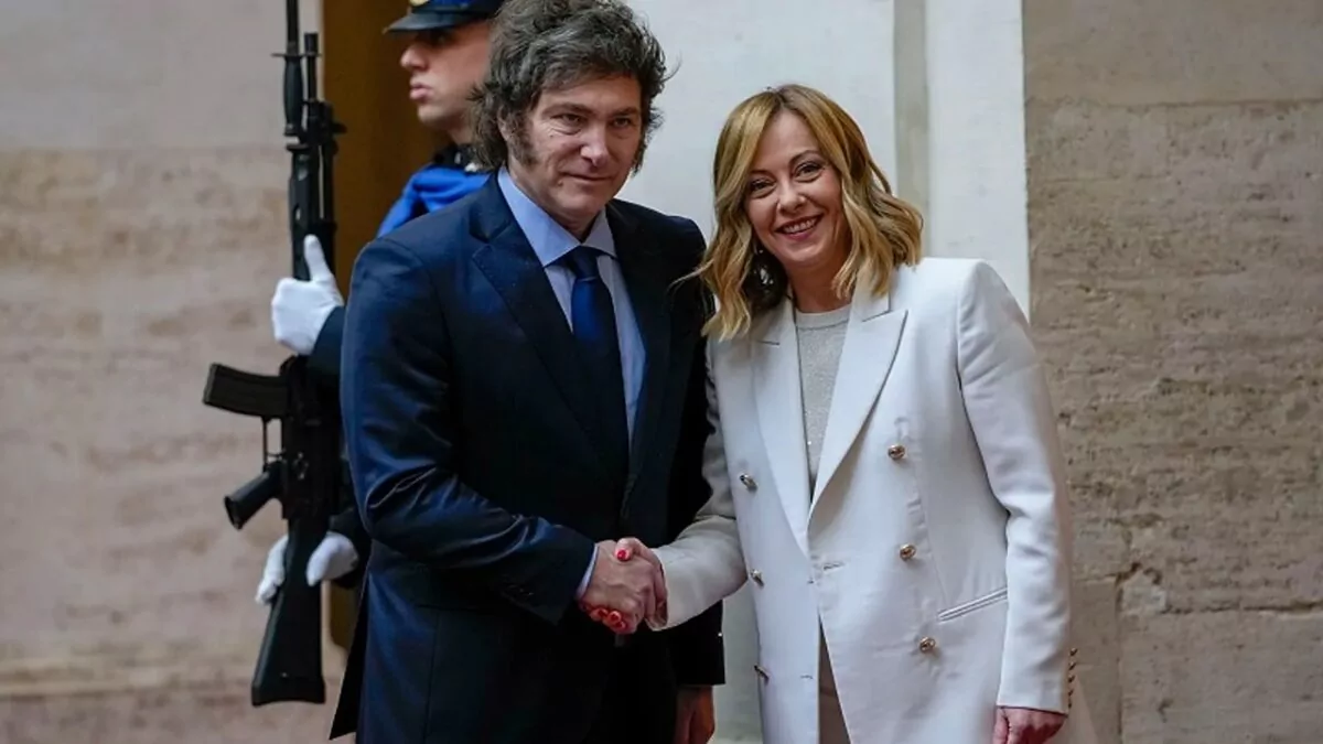 Milei felicita a Meloni por «logro histórico» de liderar el Gobierno más longevo de Italia