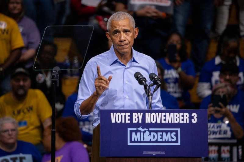 Obama critica «caos y crueldad» de Trump mientras hace campaña por los demócratas